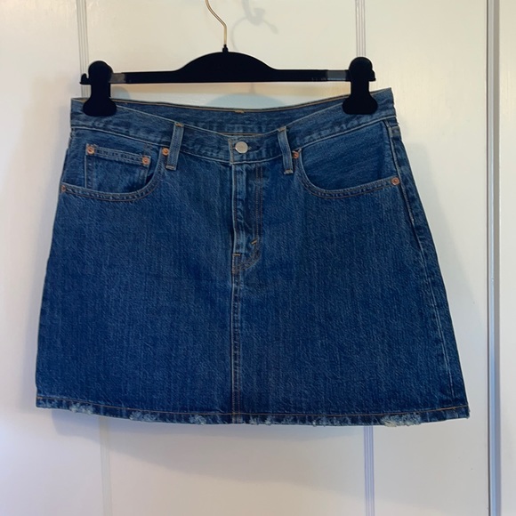 Levi’s Denim Skirt - Size 31 - Picture 2 of 9